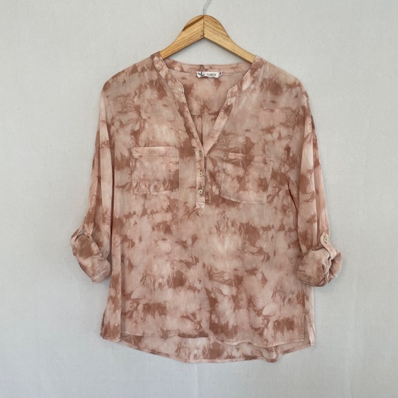 CARVE DESIGNS Women’s Size Small Dylan Gauze Shirt in Fawn Tie Dye - Picture 3 of 6